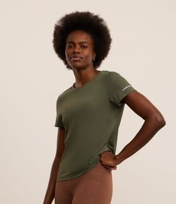 Camiseta Esportiva Regular Texturizada com Detalhe Refletivo