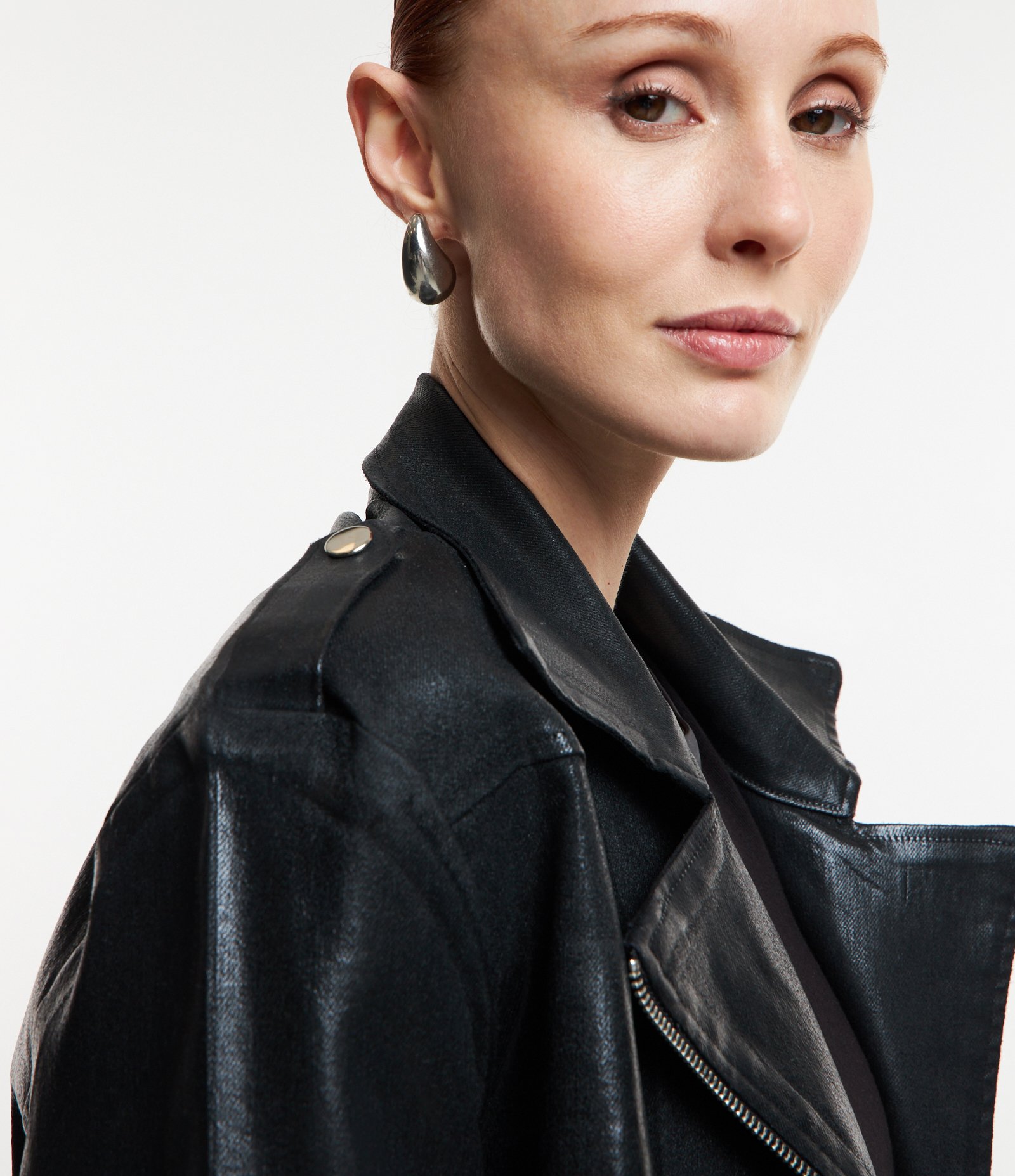 Jaqueta Biker em Jeans Resinado com Lapelas Preto 3