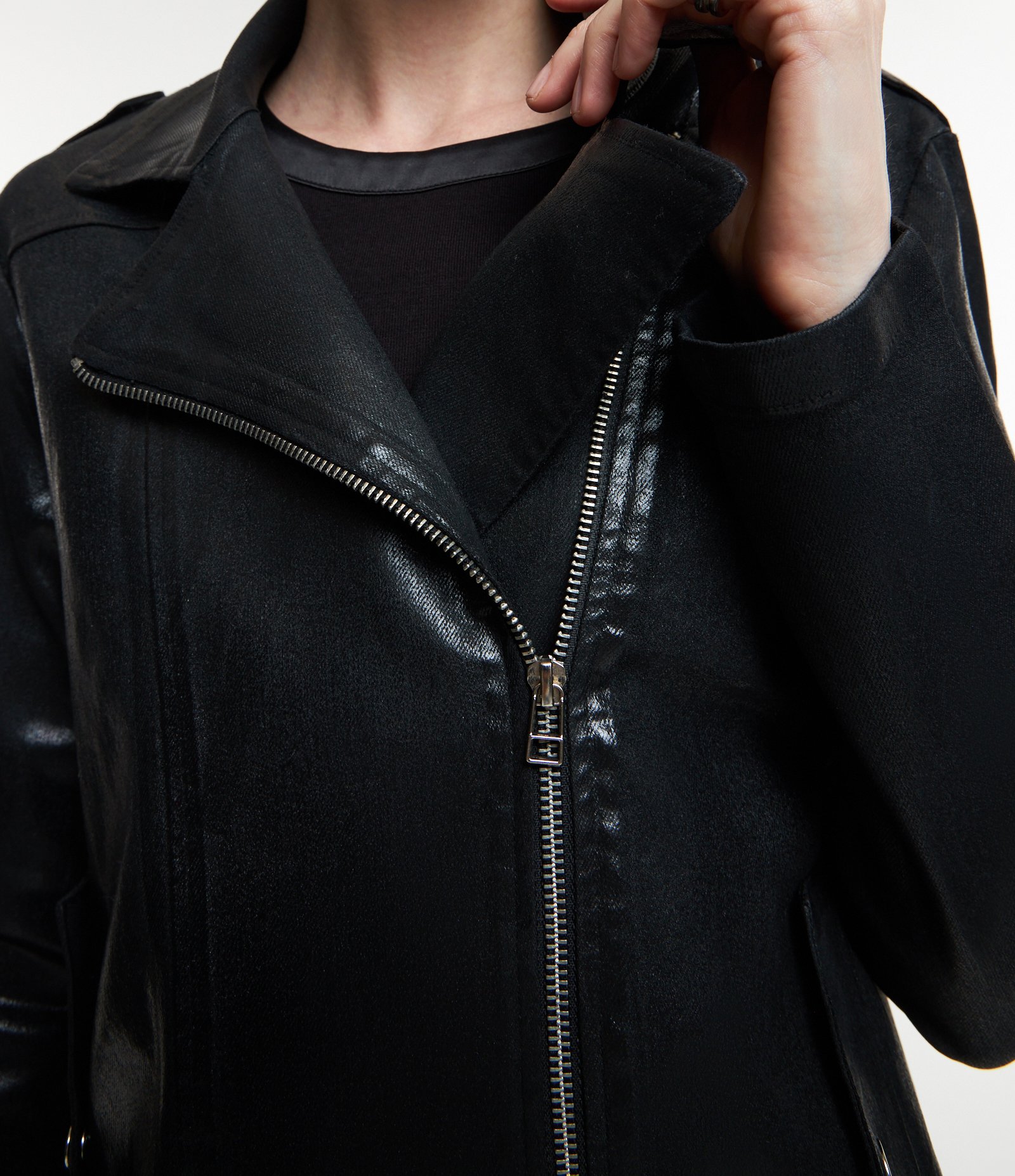 Jaqueta Biker em Jeans Resinado com Lapelas Preto 4
