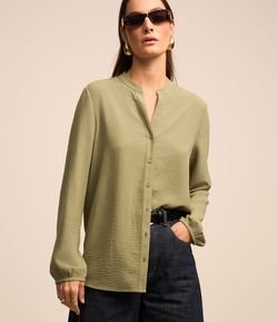 Camisa em Airflow com Gola Padre