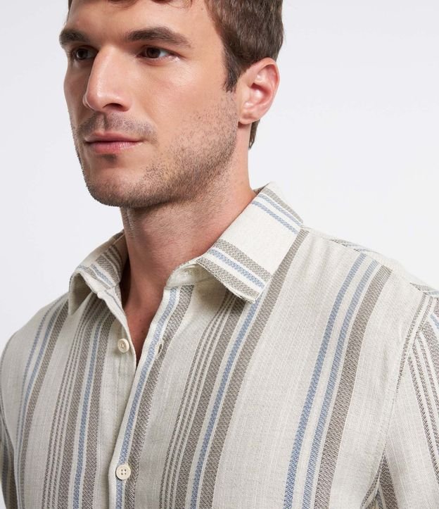 Camisa em Viscolinho com Estampa Texturizada de Listras Off White 3