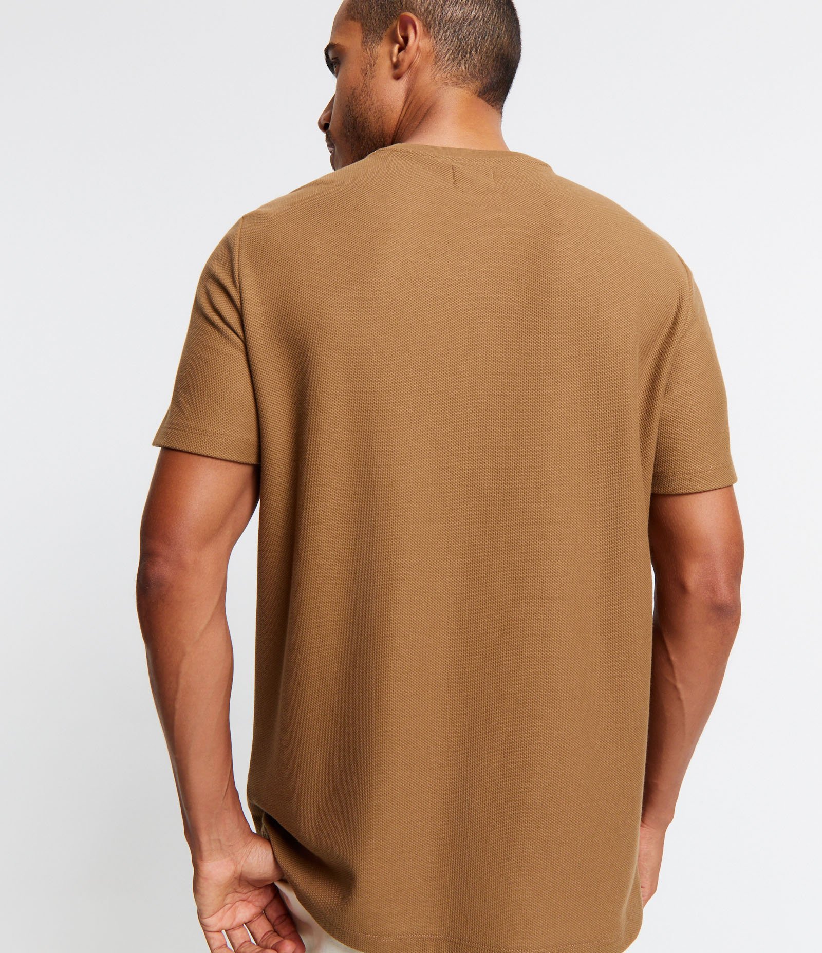 Camiseta Manga Curta em Algodão Peruano com Textura Colméia Marrom Claro 4