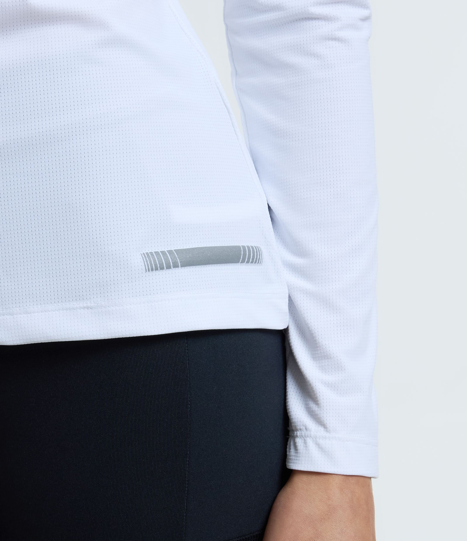 Camiseta Esportiva Ajustada em Poliamida com Detalhe Reflexivo Branco 5