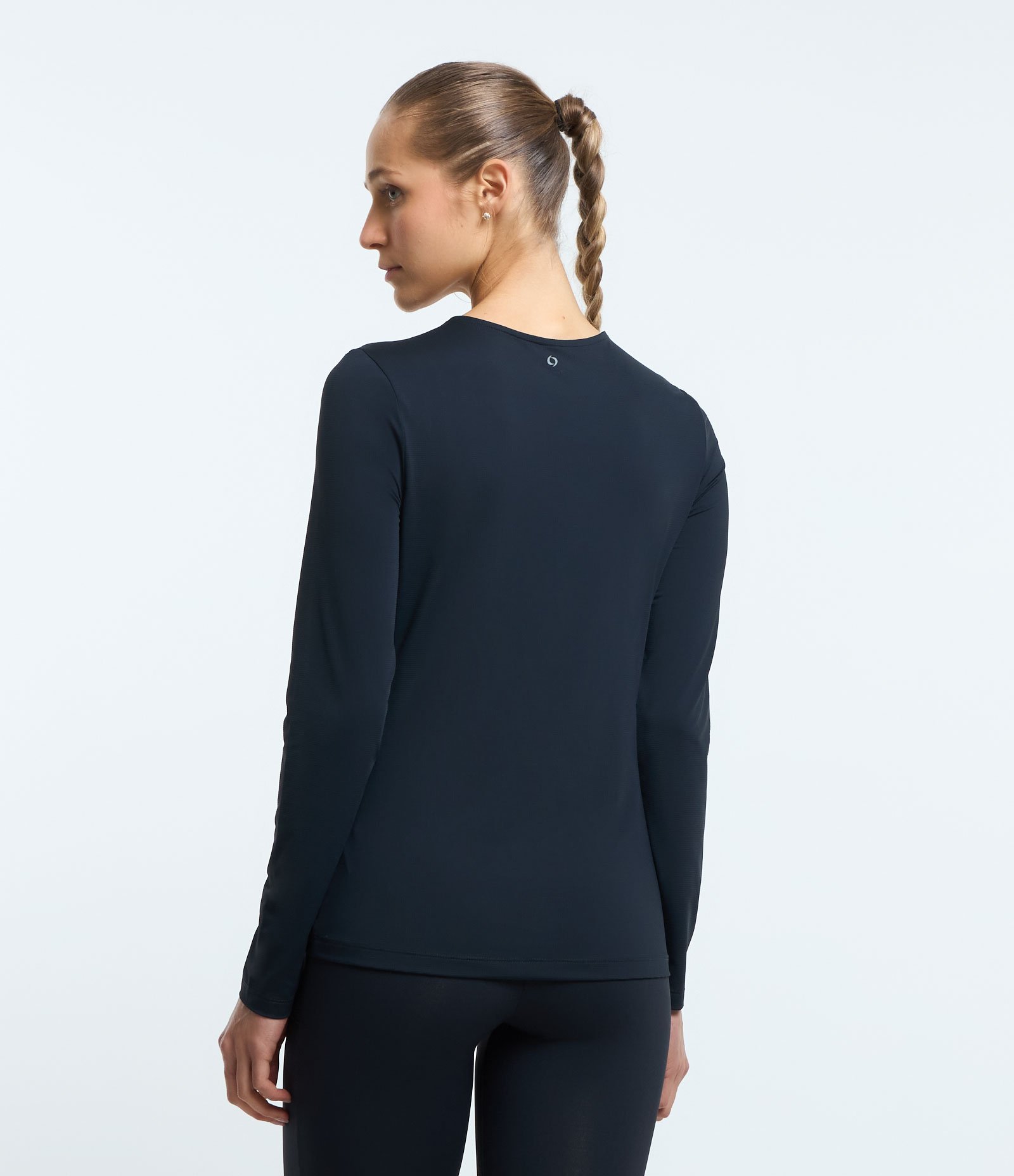 Camiseta Esportiva Ajustada em Poliamida com Detalhe Reflexivo Preto 3