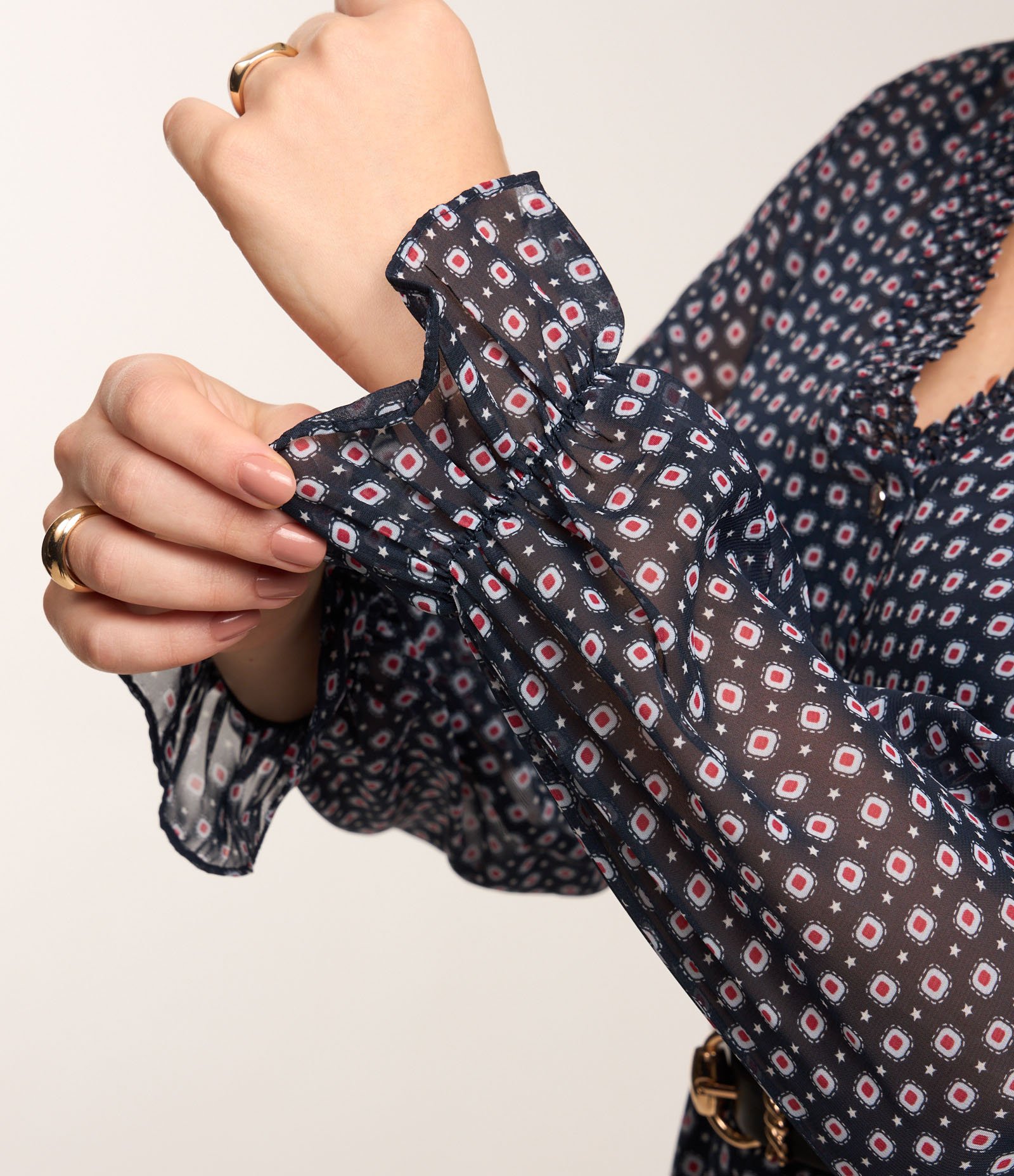 Vestido Curto em Chiffon com Manga Evasê e Estampa Abstrata Azul 4