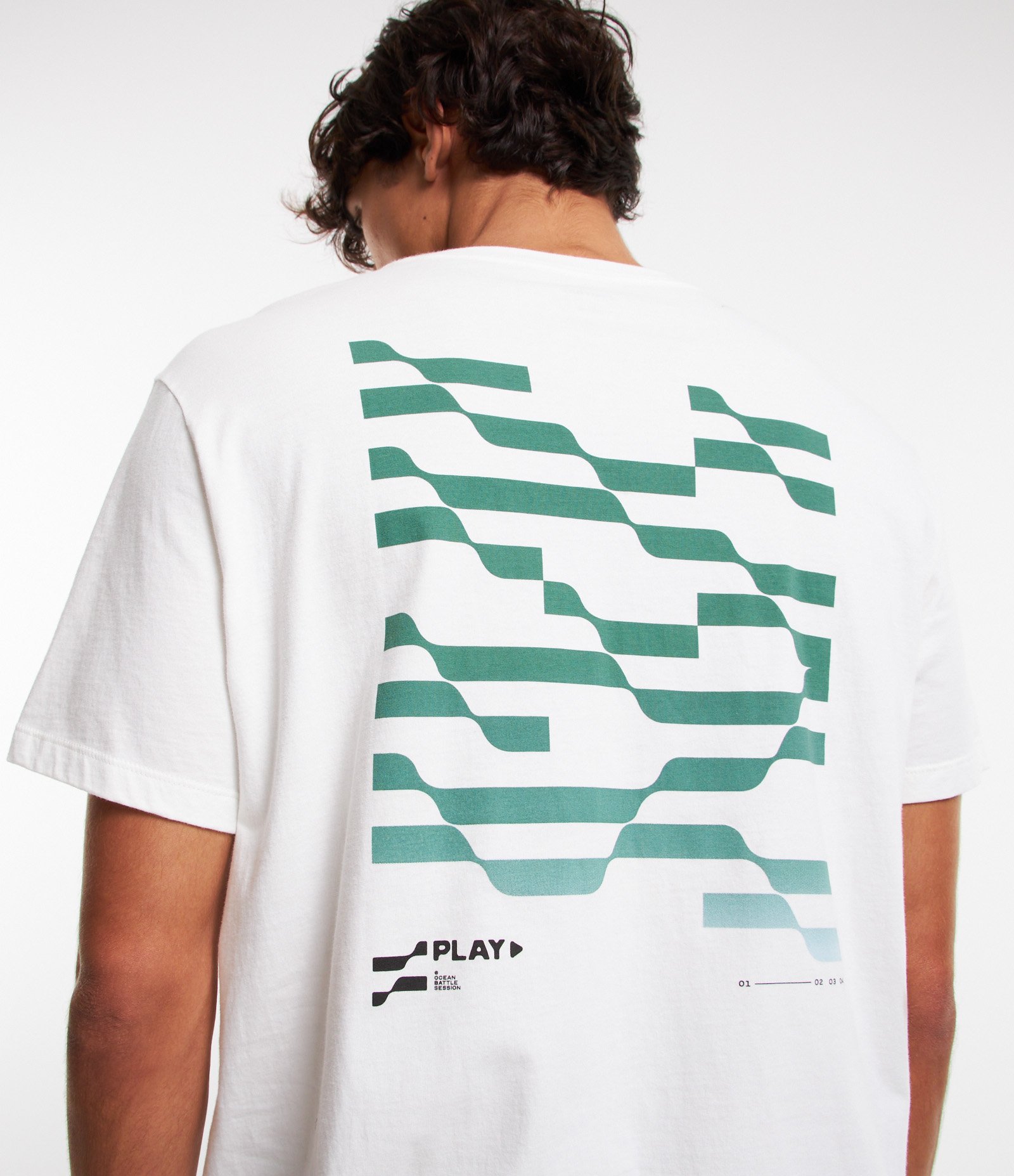 Camiseta Comfort em Algodão Estampa Ondas Geométricas Branco 1