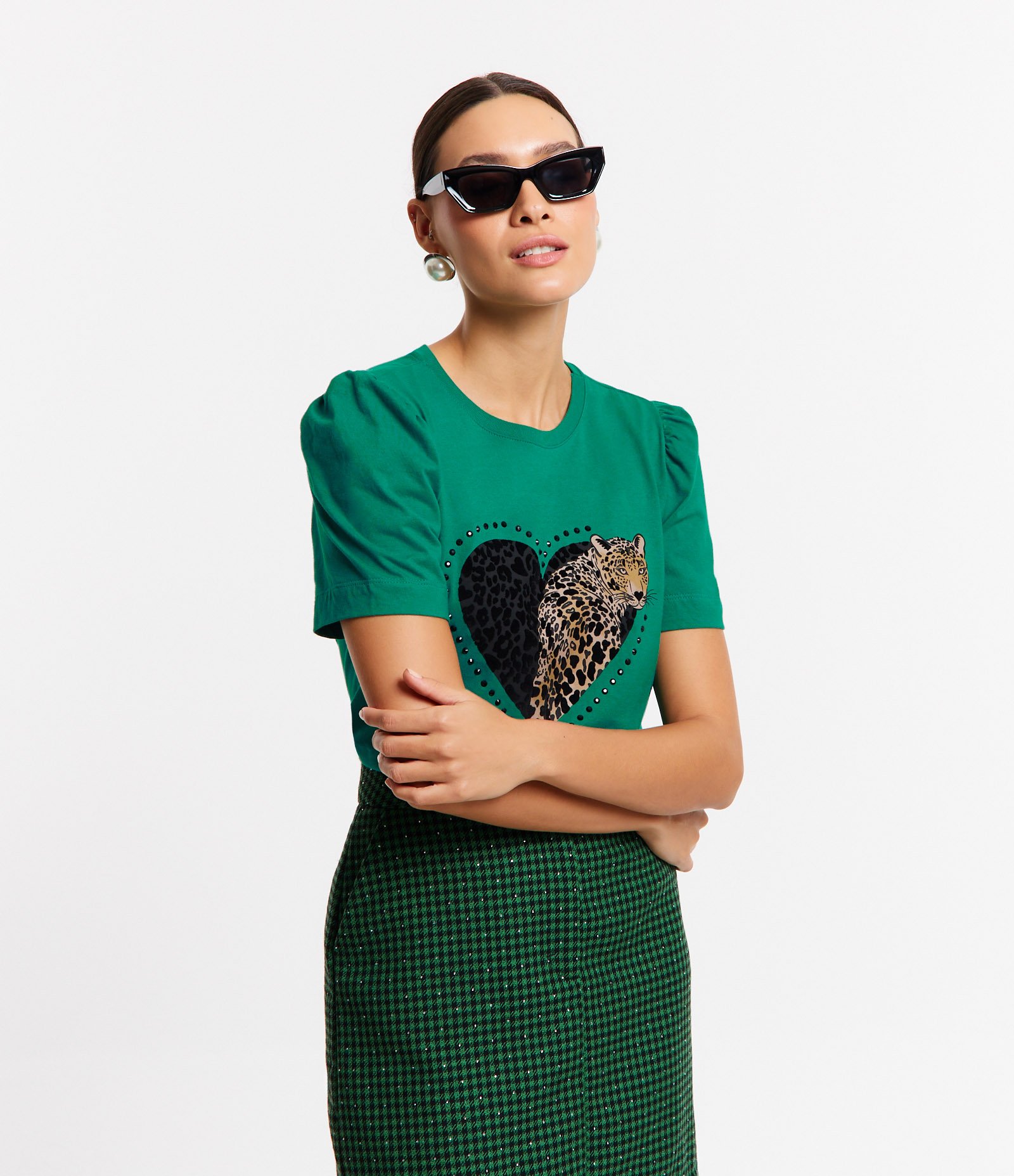 Camiseta em Meia Malha com Manga Bufante e Estampa Onça em Coração Verde 1