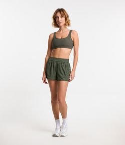 Bermuda Esportiva em Poliéster com Textura de Furinhos