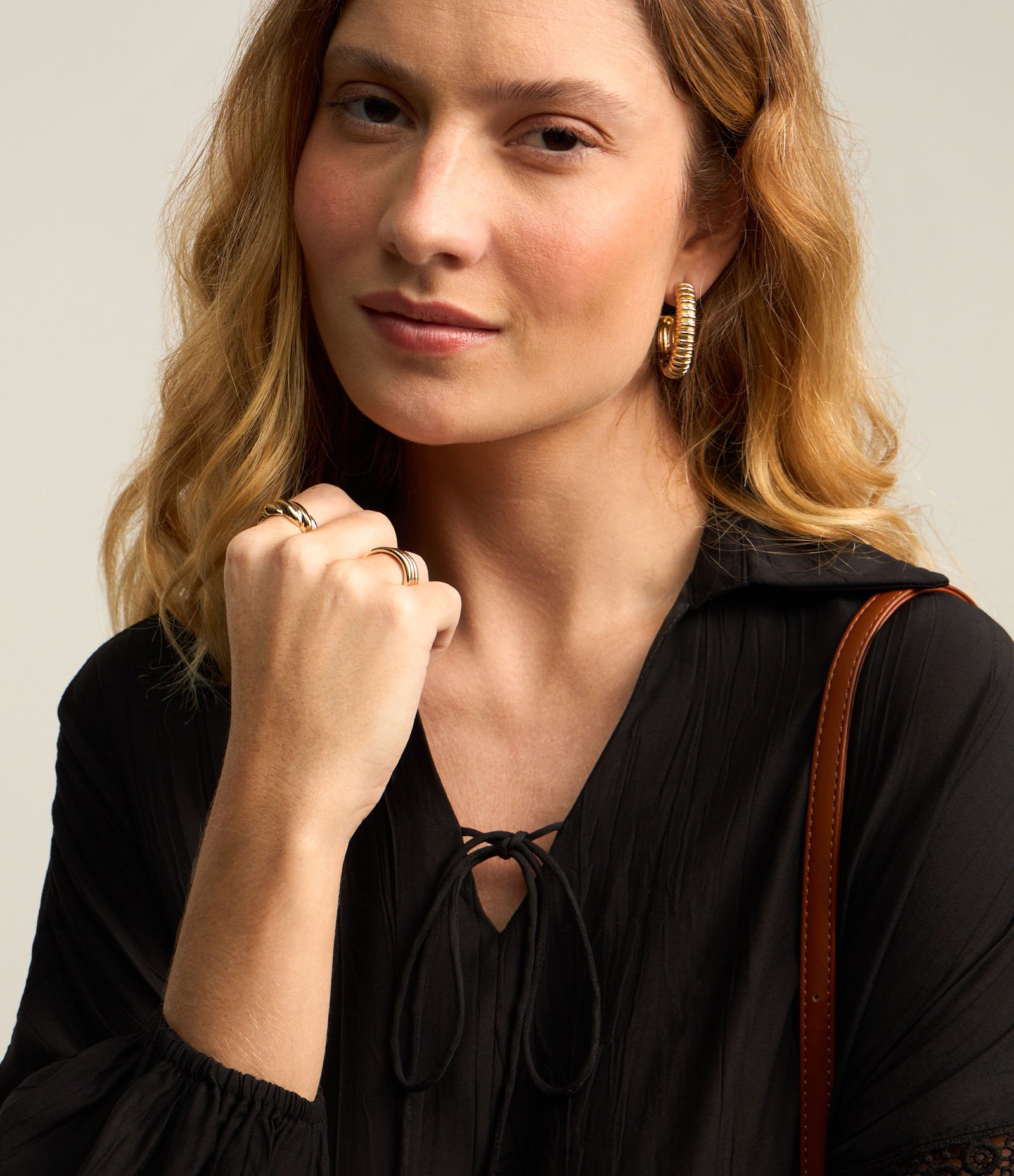 Vestido em Viscose com Amarração na Gola e Manga com Detalhe Bufante Preto 3