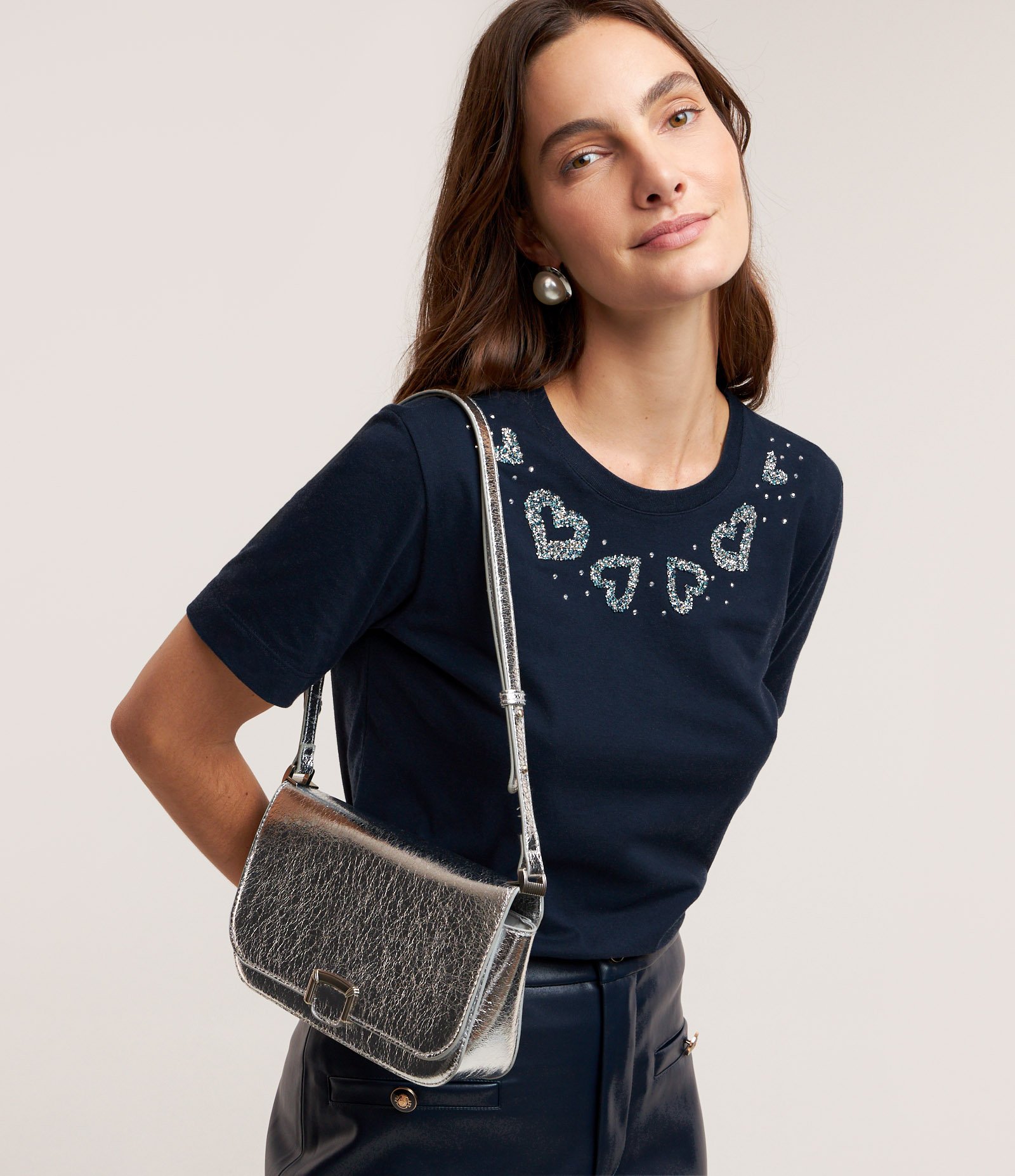 Camiseta em Algodão com Corações em Strass na Gola Azul 1