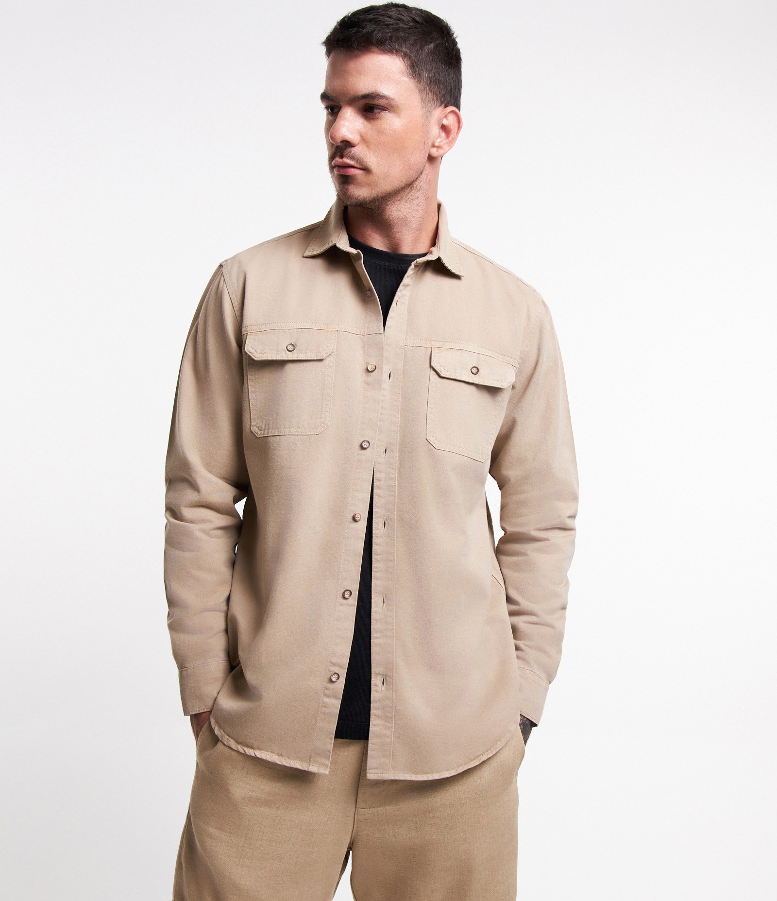 Camisa Comfort em Algodão com Bolsos Lapela e Abotoamento Bege 1