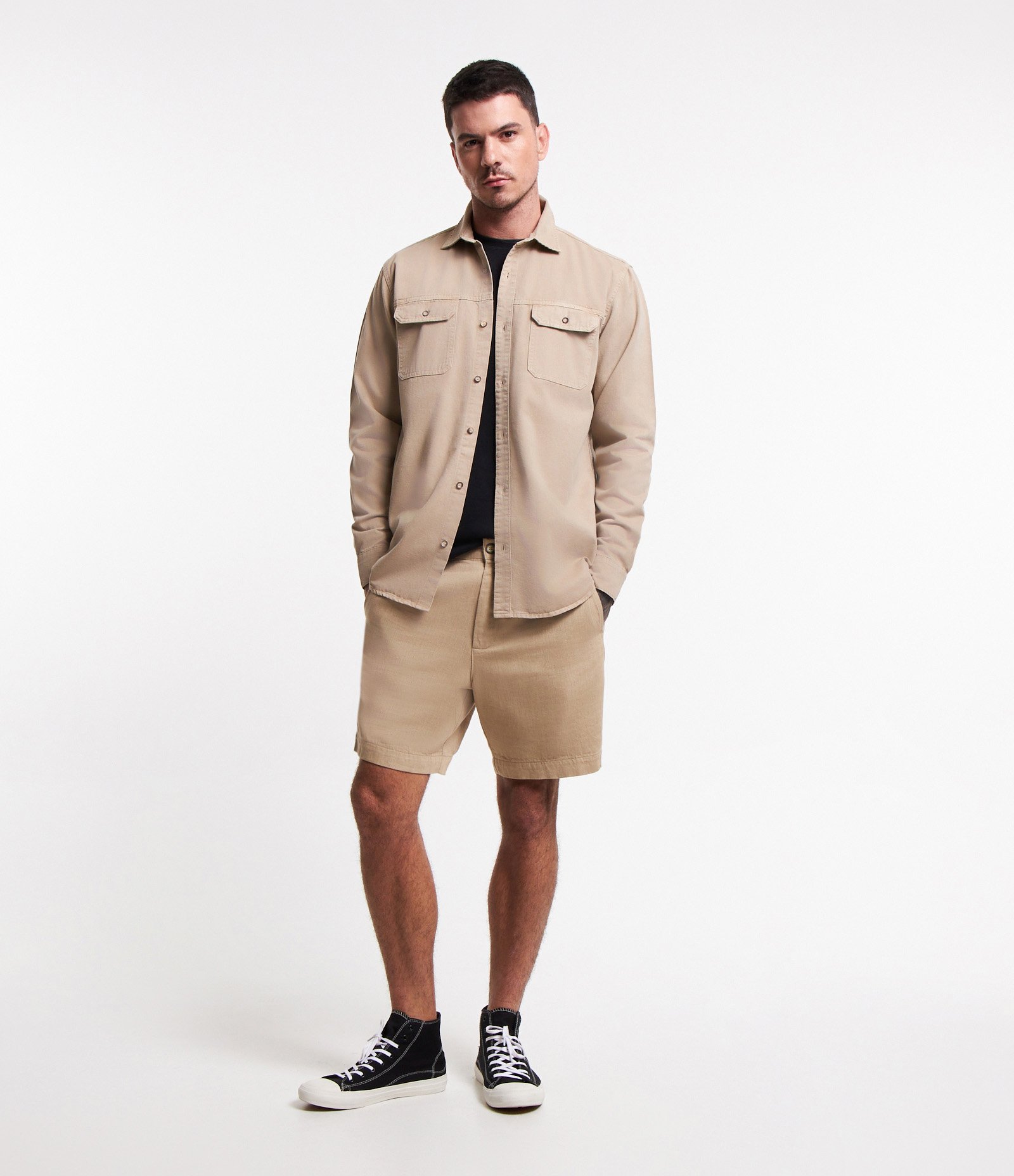Camisa Comfort em Algodão com Bolsos Lapela e Abotoamento Bege 2