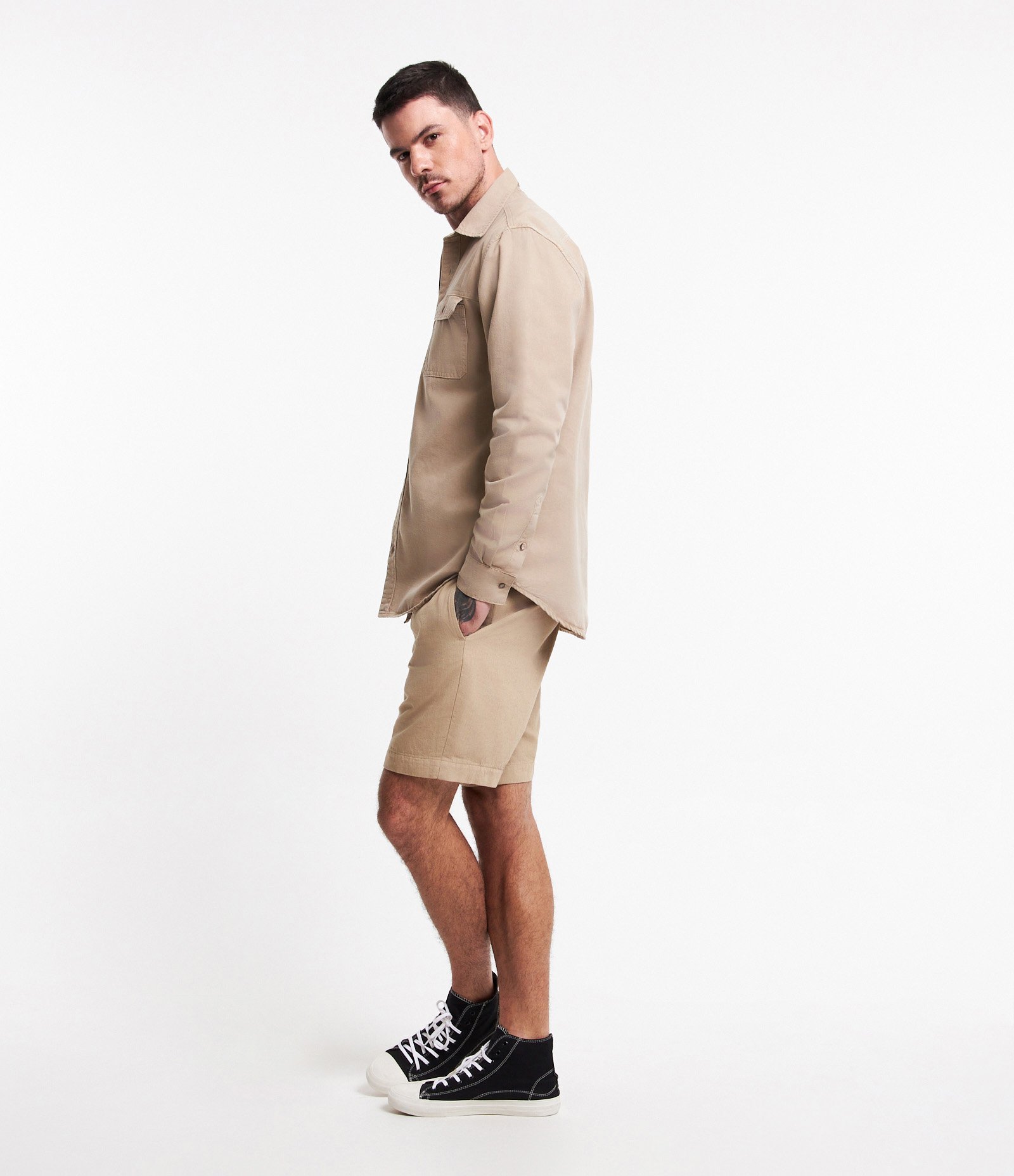 Camisa Comfort em Algodão com Bolsos Lapela e Abotoamento Bege 5