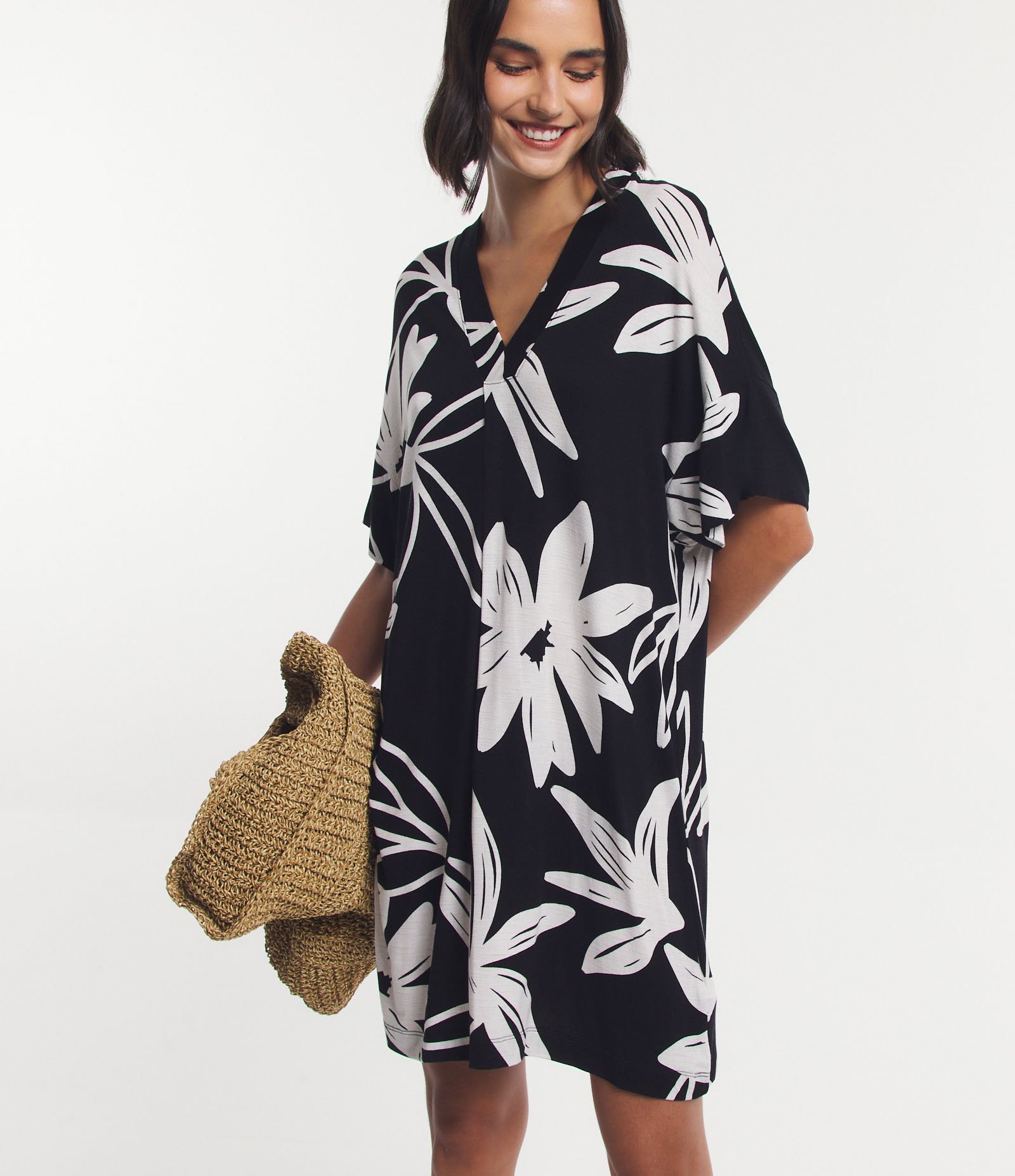 Vestido Curto em Malha de Viscose com Estampa Foral Contrastante Preto/ Branco 1
