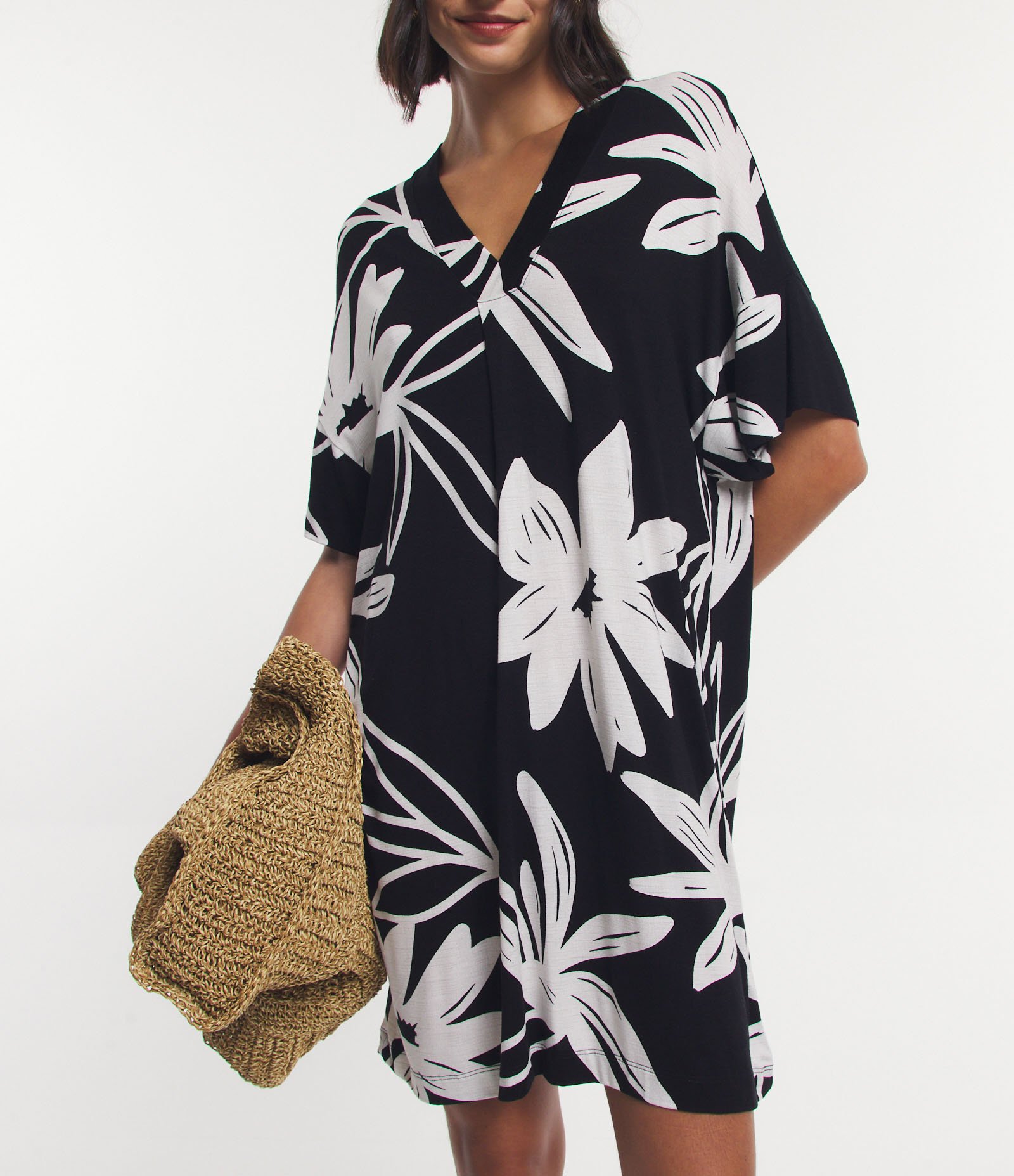 Vestido Curto em Malha de Viscose com Estampa Foral Contrastante Preto/ Branco 4