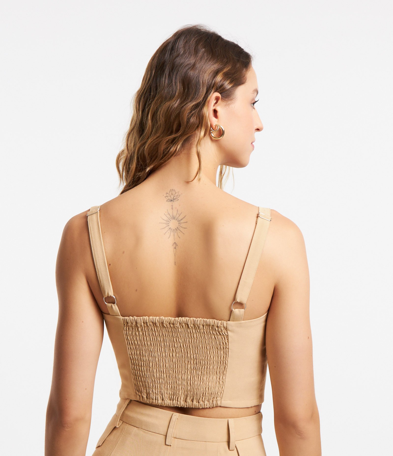 Blusa de Alça Cropped em Crepe Recorte Vazado e Lastex Bege 3