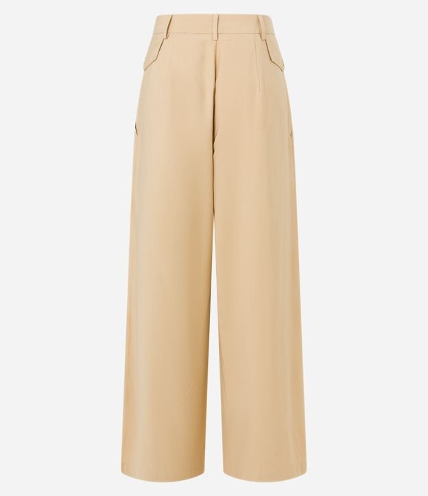 Calça Pantalona em Crepe com Bolsos e Lapela Lateral Bege 7