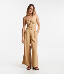 Calça Pantalona em Crepe com Bolsos e Lapela Lateral