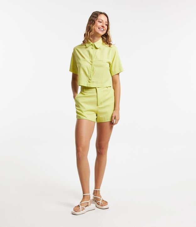 Camisa Curta em Viscose com Linho com Botões Forrados