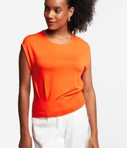 Blusa em Viscose sem Manga e com Detalhe de Pregas na Barra