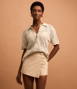 Blusa em Tricô Metalizado com Ponto Aberto e Botões Frontais