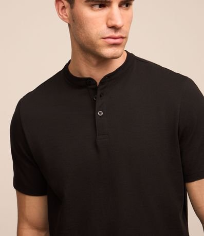 Camiseta em Algodão com Textura e Gola Padre Menor preço em Camiseta em Algodão com Textura e Gola Padre