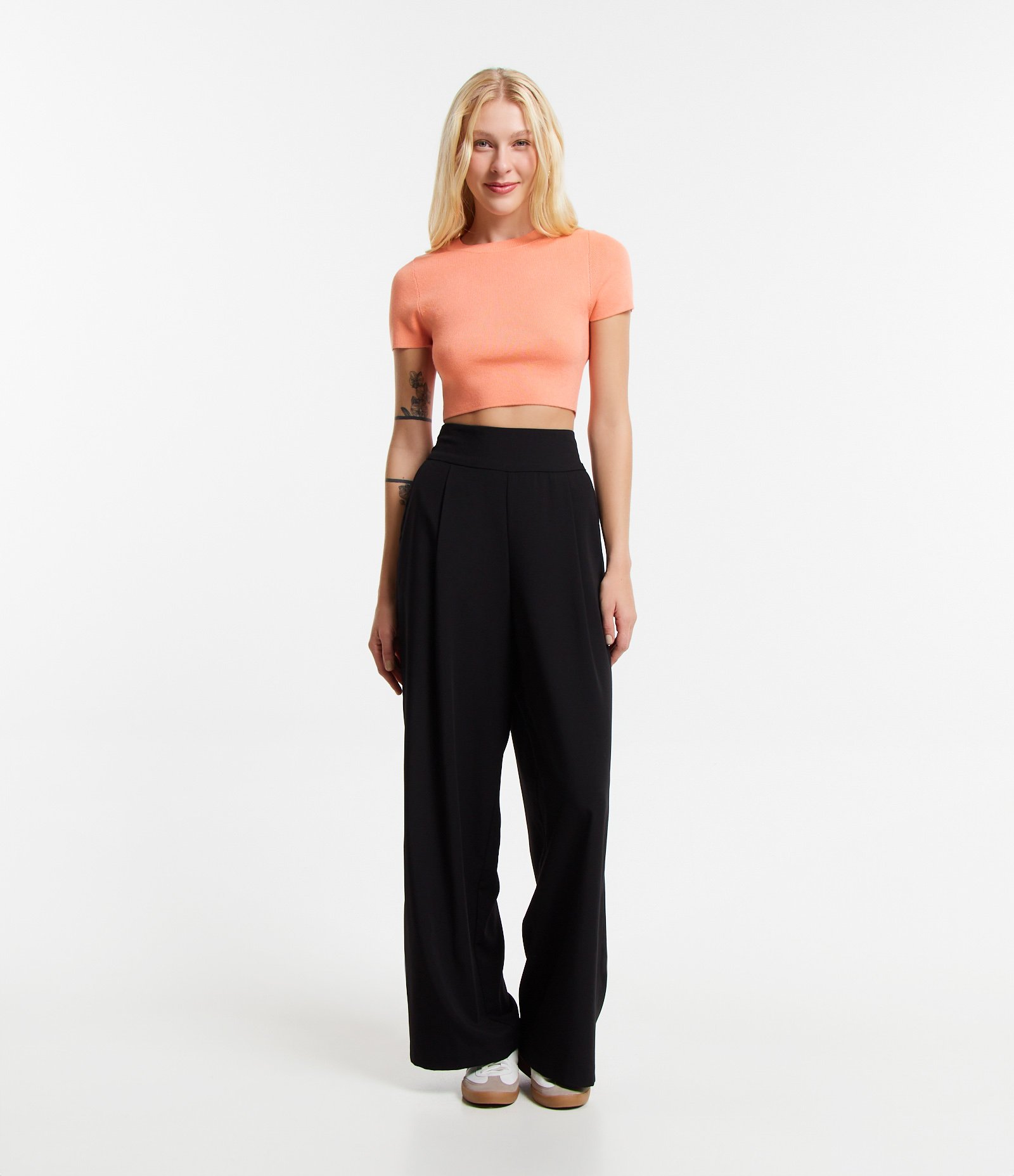 Blusa Básica Cropped Canelada em Viscose 2