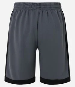 Bermuda Esportiva de Basquete em Microfibra com Etiqueta Aplicada