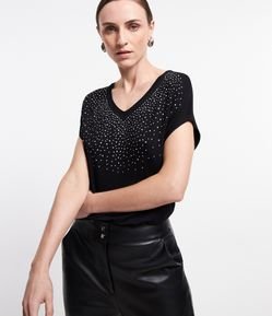 Blusa em Viscose com Aplicação de Strass no Busto e Ombros