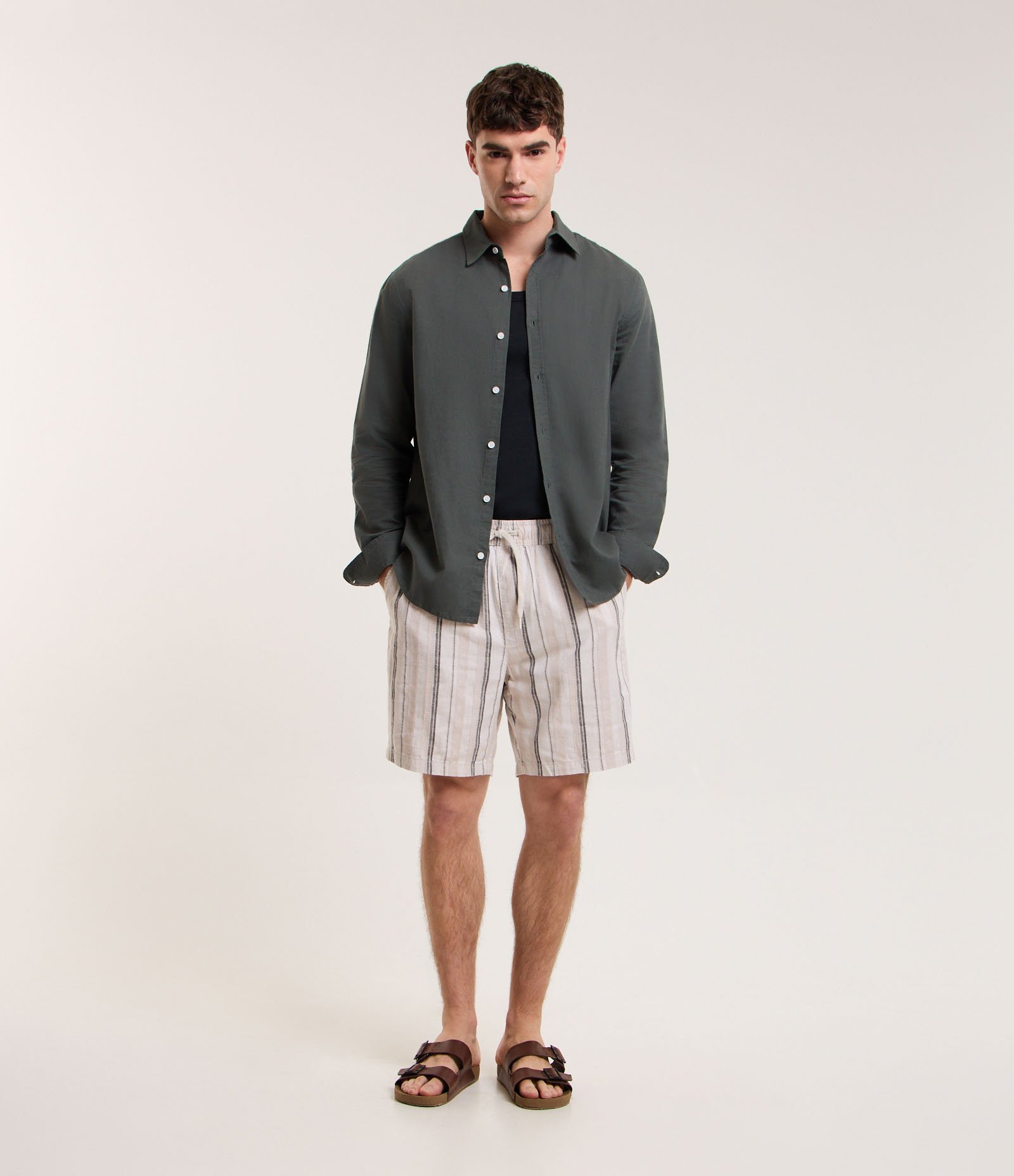 Camisa Comfort Básica em Linho e Algodão Verde Acinzentado 2