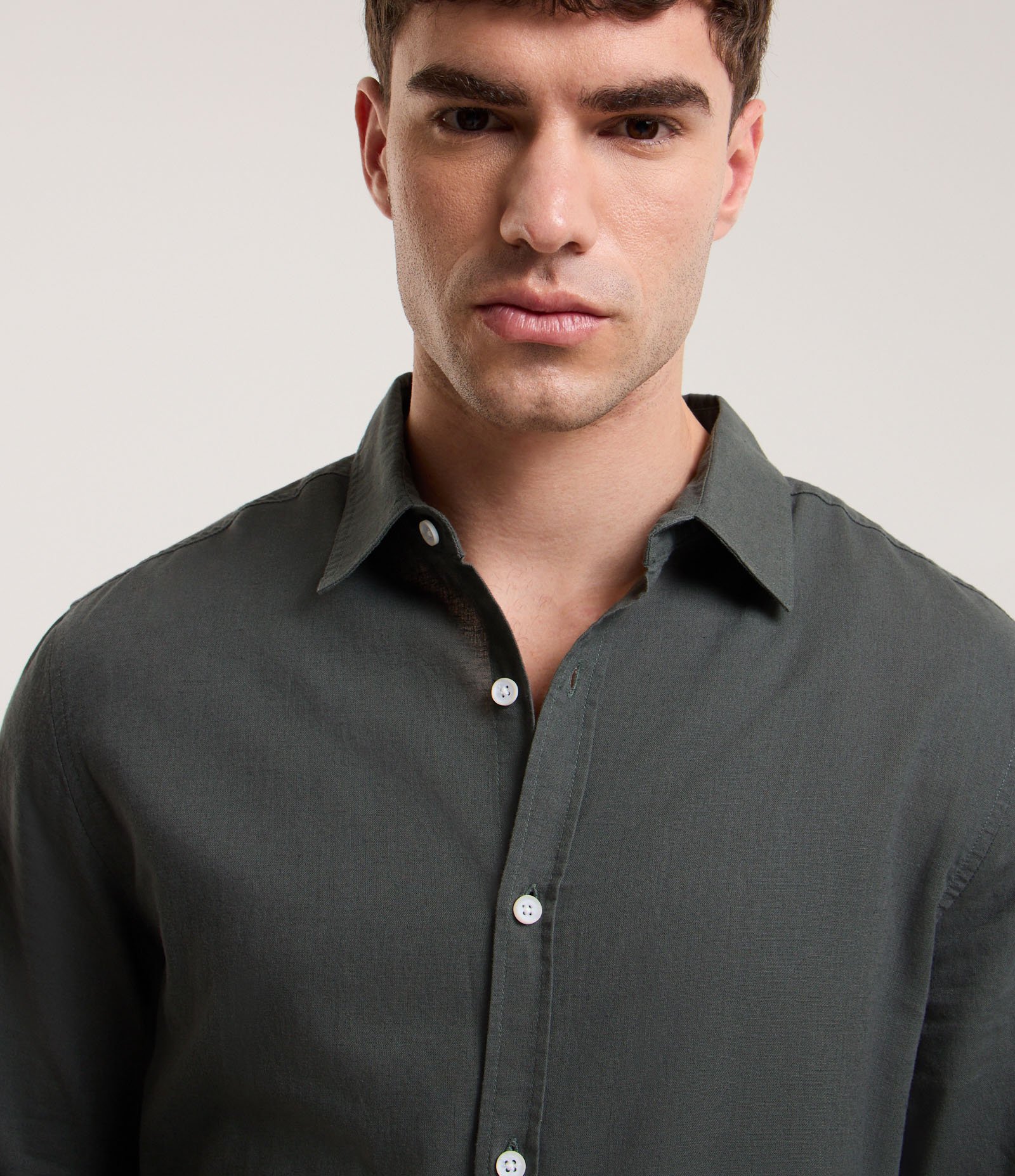 Camisa Comfort Básica em Linho e Algodão Verde Acinzentado 5