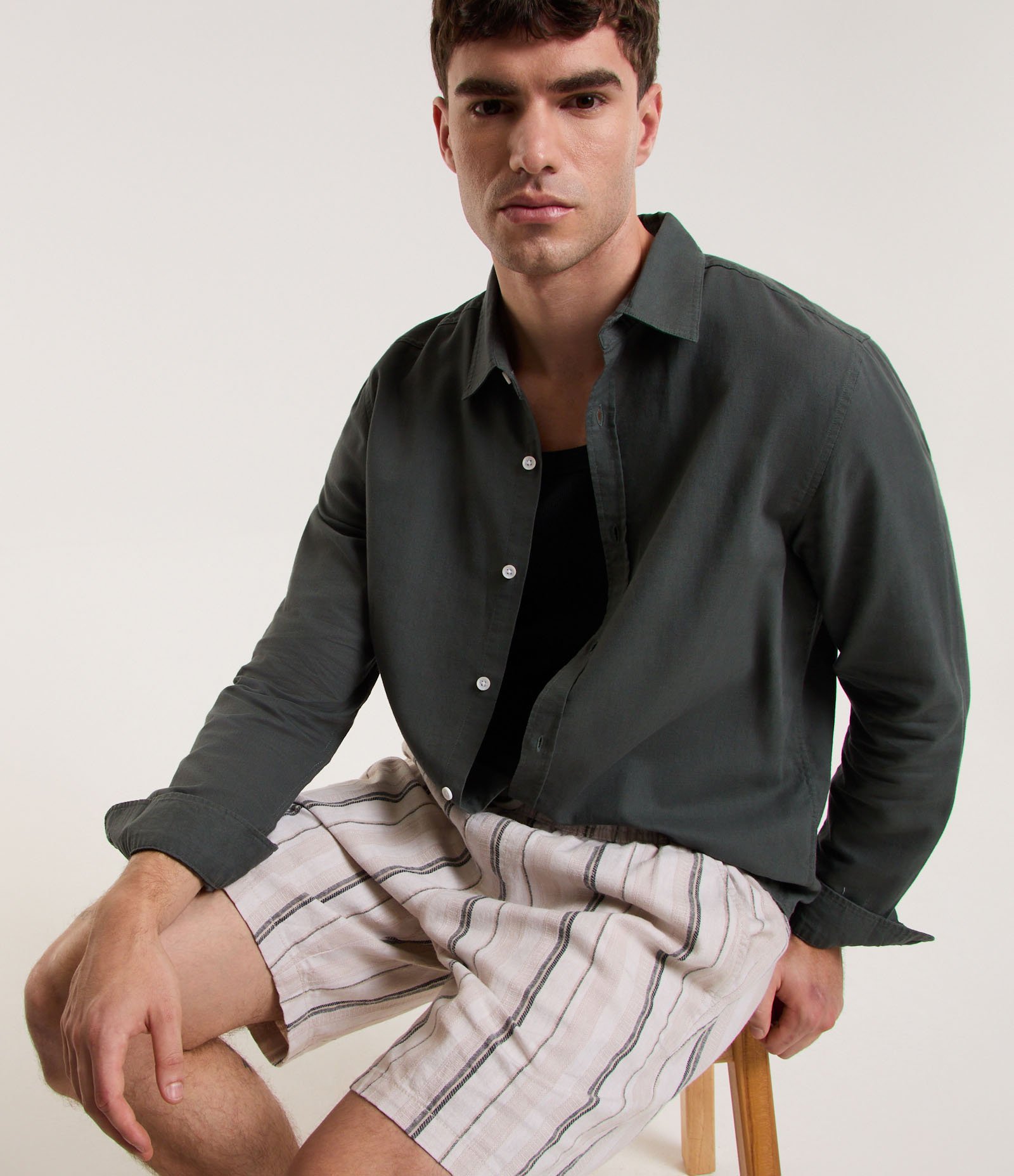 Camisa Comfort Básica em Linho e Algodão Verde Acinzentado 6