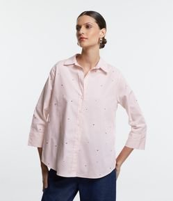 Camisa em Tricoline com Manga 3/4 e Aplicação de Hotfix