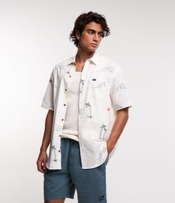 Camisa Manga Curta em Tricoline com Estampa Coqueiro