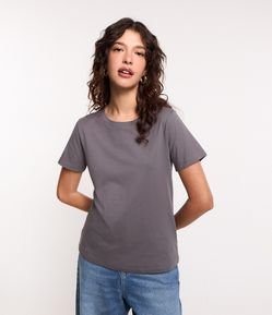 Camiseta Básica em Algodão com Manga Curta