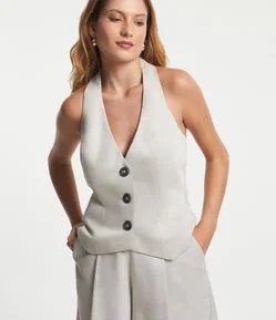 Colete Frente Única em Viscolinho com Botão na Gola e Fechamento Frontal