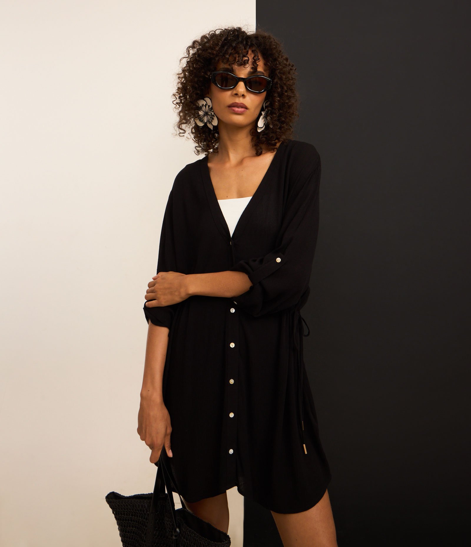 Saída de Praia Bata Maquinetada com Botões e Regulador Lateral Preto 2