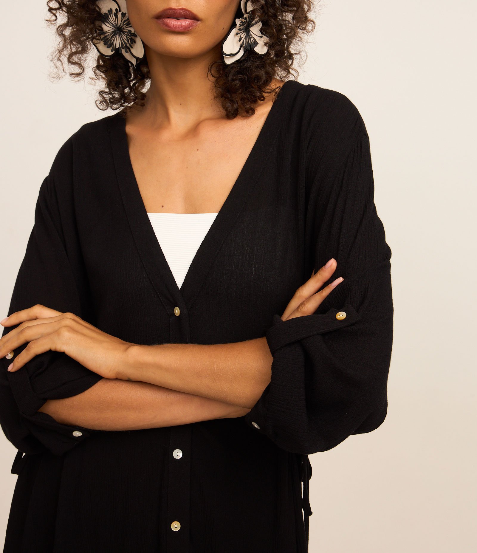 Saída de Praia Bata Maquinetada com Botões e Regulador Lateral Preto 3