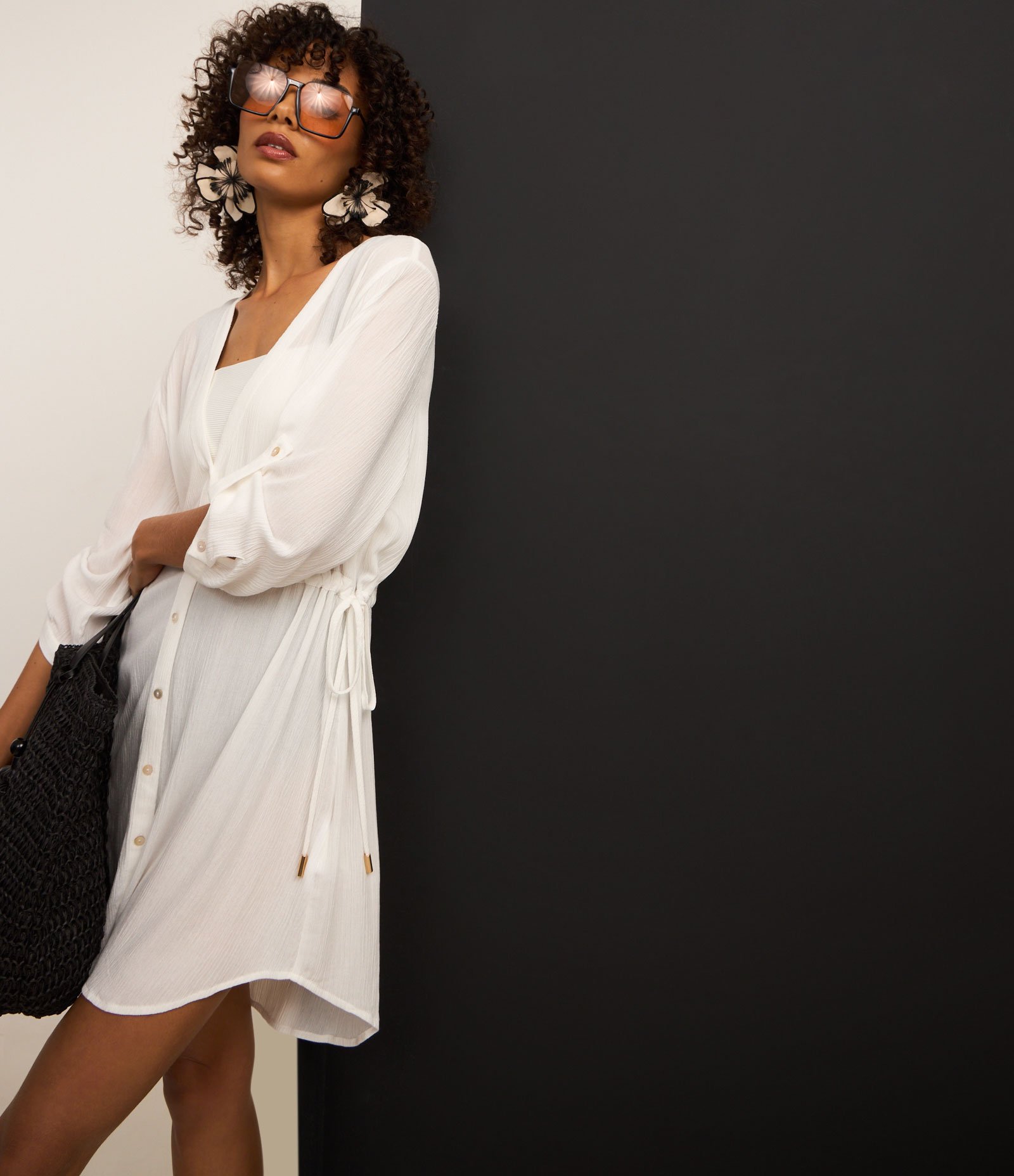 Saída de Praia Bata Maquinetada com Botões e Regulador Lateral Branco Neve 2