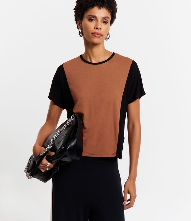 Blusa em Viscose com Blocos de Cor