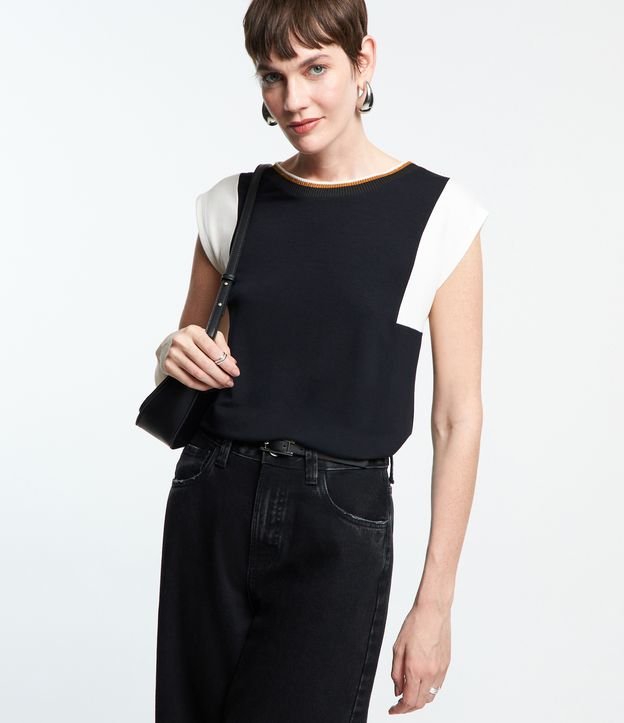 Blusa sem Manga em Viscose com Gola em Tricô