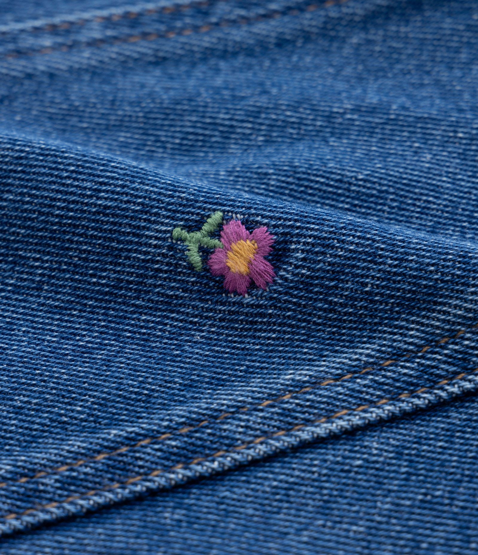 Salopete Infantil em Jeans com Bordado Florzinhas - Tam 5 a 14 anos Azul 3