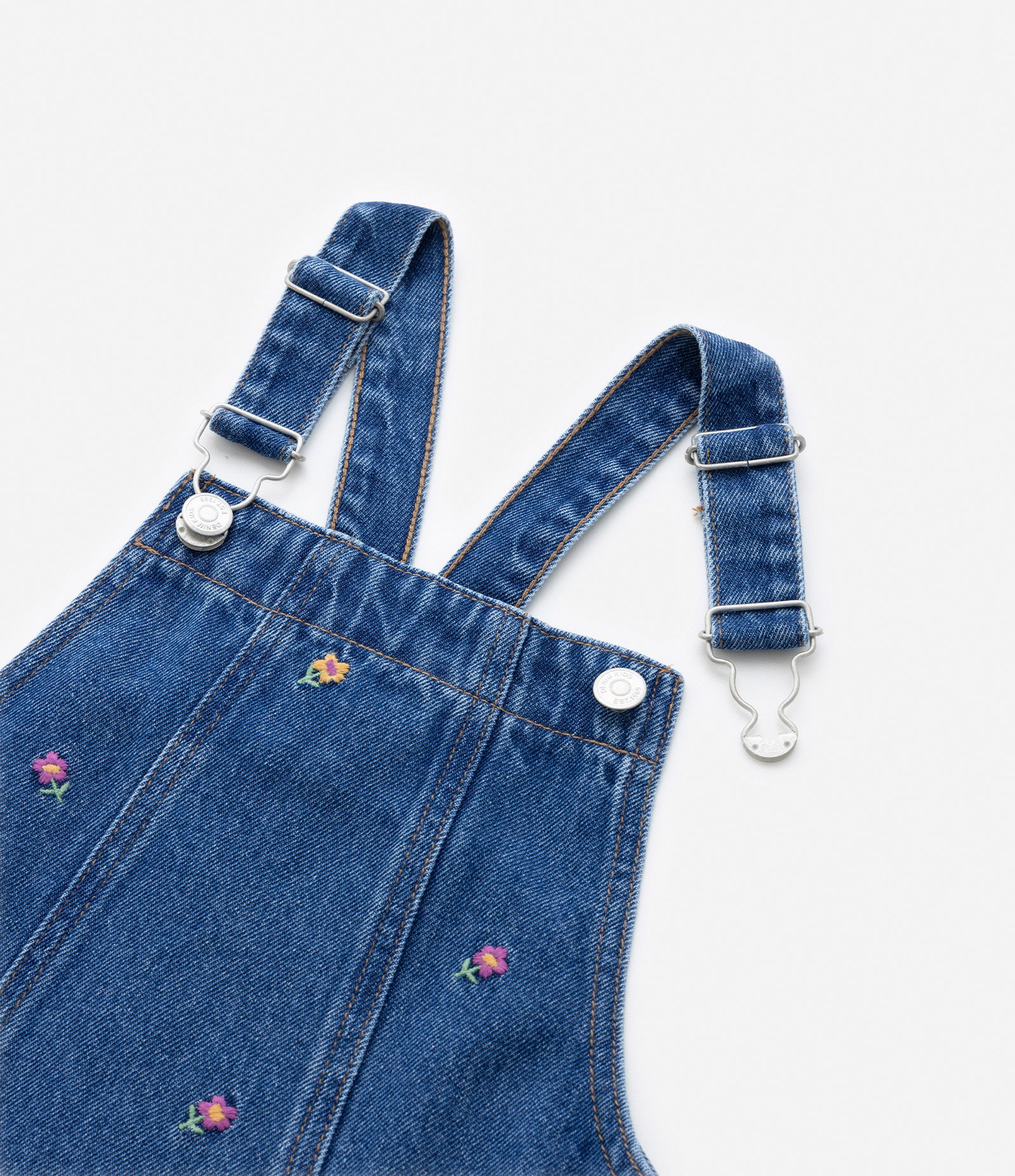 Salopete Infantil em Jeans com Bordado Florzinhas - Tam 5 a 14 anos Azul 5