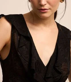 Blusa em Chiffon com Babado na Gola e Textura Floral