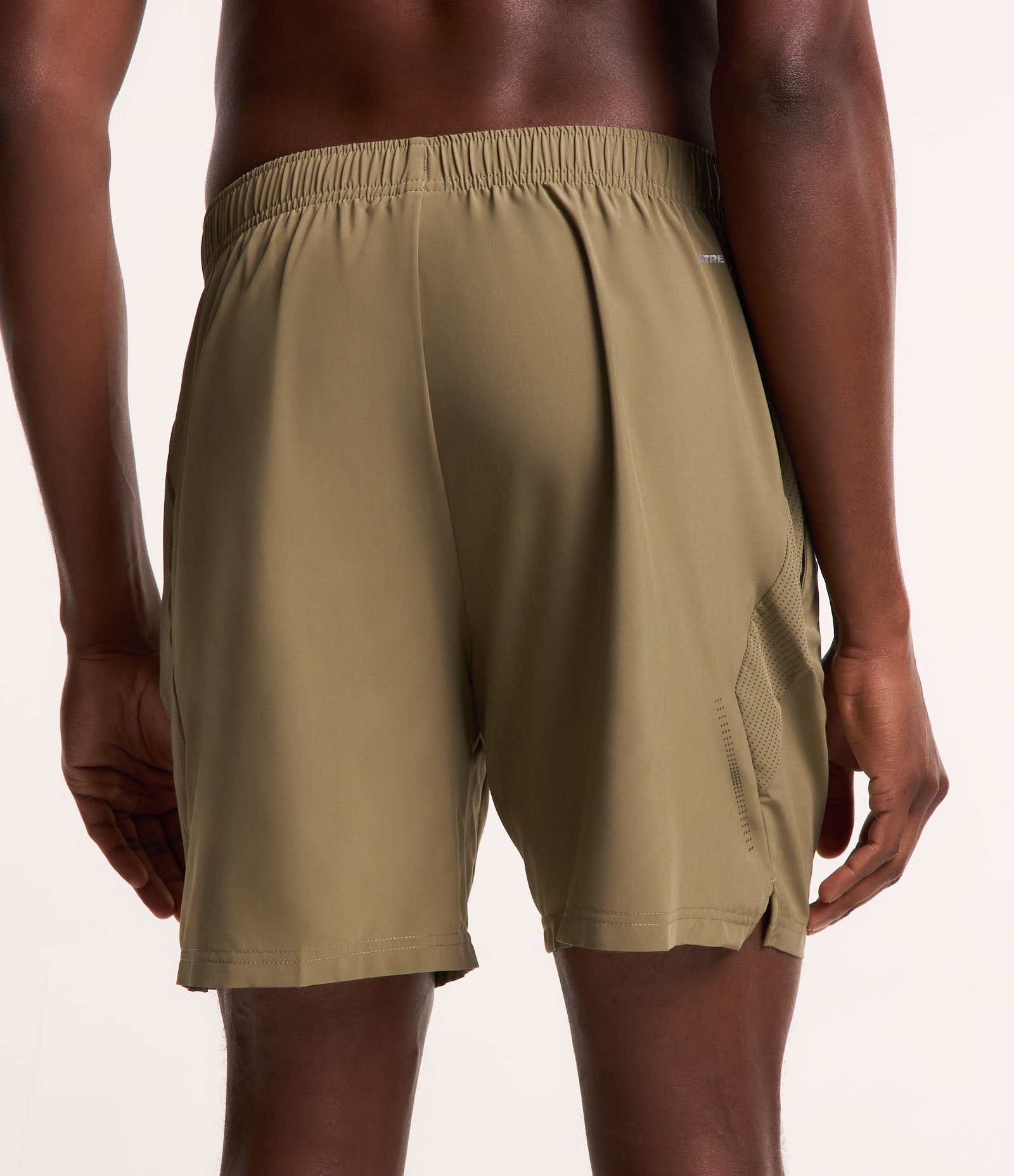 Bermuda Esportiva com Bolsos com Zíper e Recortes Laterais Verde 3