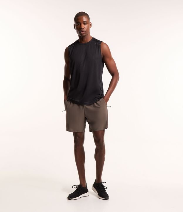 Bermuda Esportiva com Bolsos com Zíper e Recortes Laterais