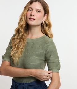 Blusa em Tricô Leve com Texturas