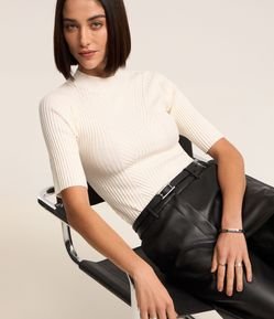 Blusa em Tricô Texturizado com Manga Curta
