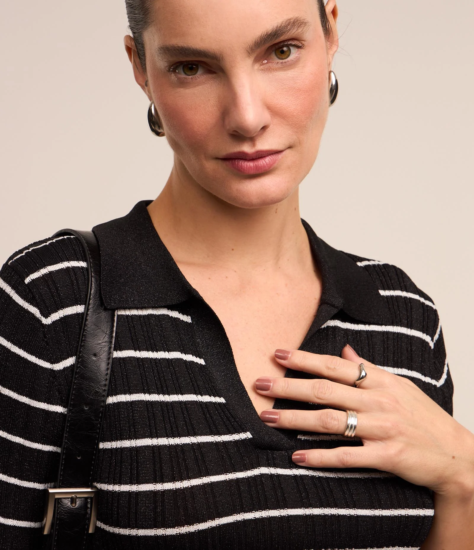 Blusa em Tricô com Estampa Listras e Detalhe em Fio Metalizado Preto/ Branco 2