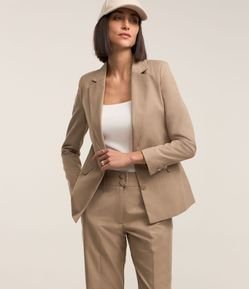 Blazer Alfaiatado com Abotoamento e Bolsos Lapela